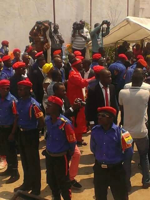 MINKENGI ENTOURANT LE NKUA TULENDO