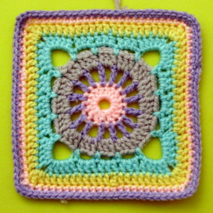 200_carr_s_crochet_Cercle_encadr_
