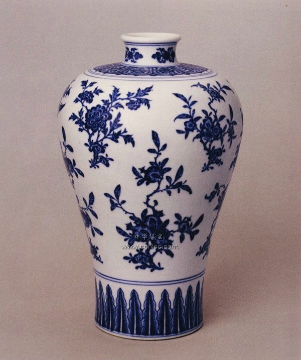 Blue and white Yongle-style ‘fruits’ meiping, seal mark and period of Qianlong, Collection of Palace Museum, Beijing