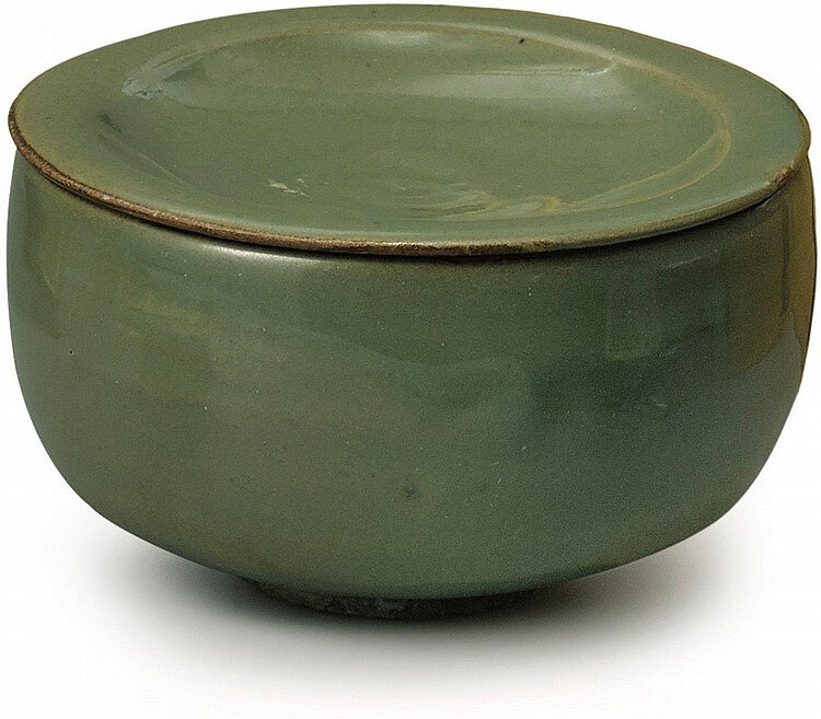 A rare green 'Jun' bowl and cover, Northern Song-Jin dynasty (960-1234)