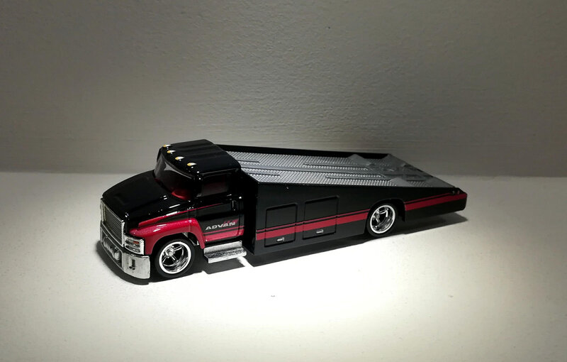 Carry On (Hotwheels)