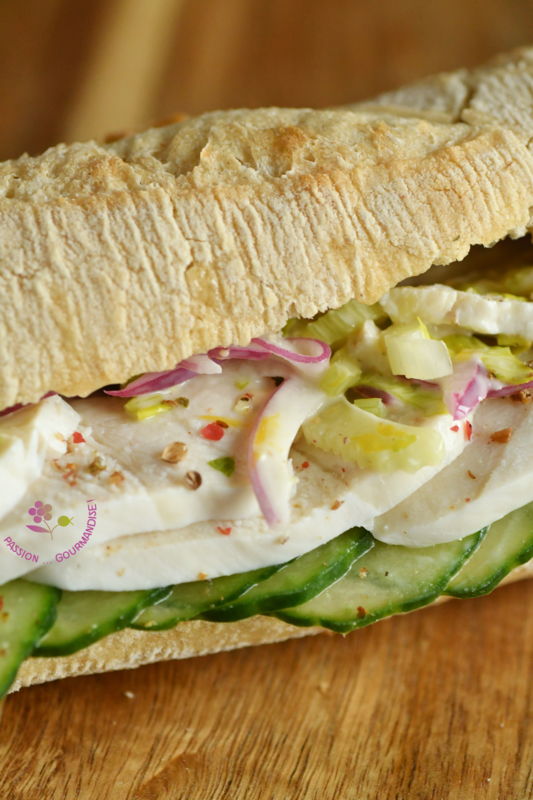 Sandwich poulet, concombre, céleri branche, oignon rouge & sauce noix de cajou au zeste de citron_3