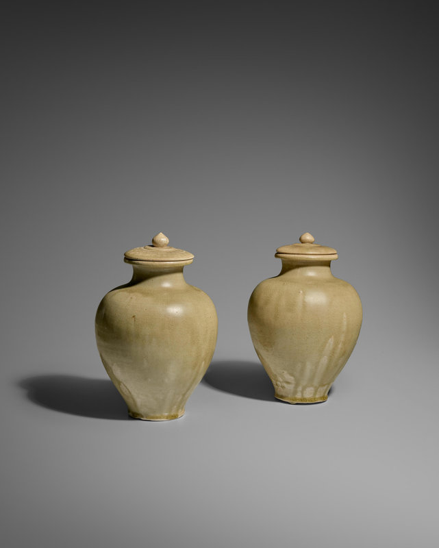 Two green glazed stoneware jars and covers, Sui dynasty (589-618)