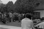 1954_10_06_divorce_joe_by_georges_silk_crowd_2