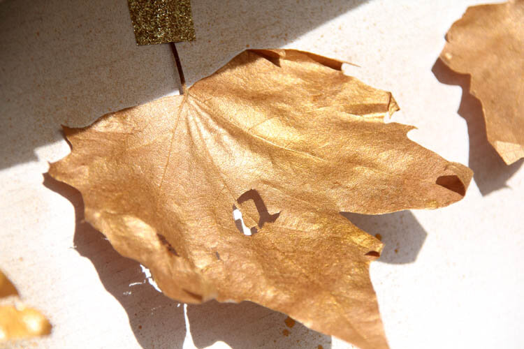 DIY_fall_in_love_leaves_garland_step_8