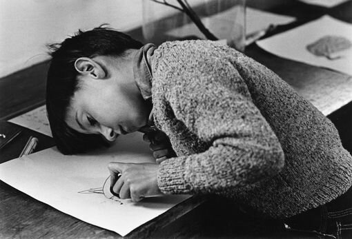 enfant qui dessine Mary Evans - SIPA