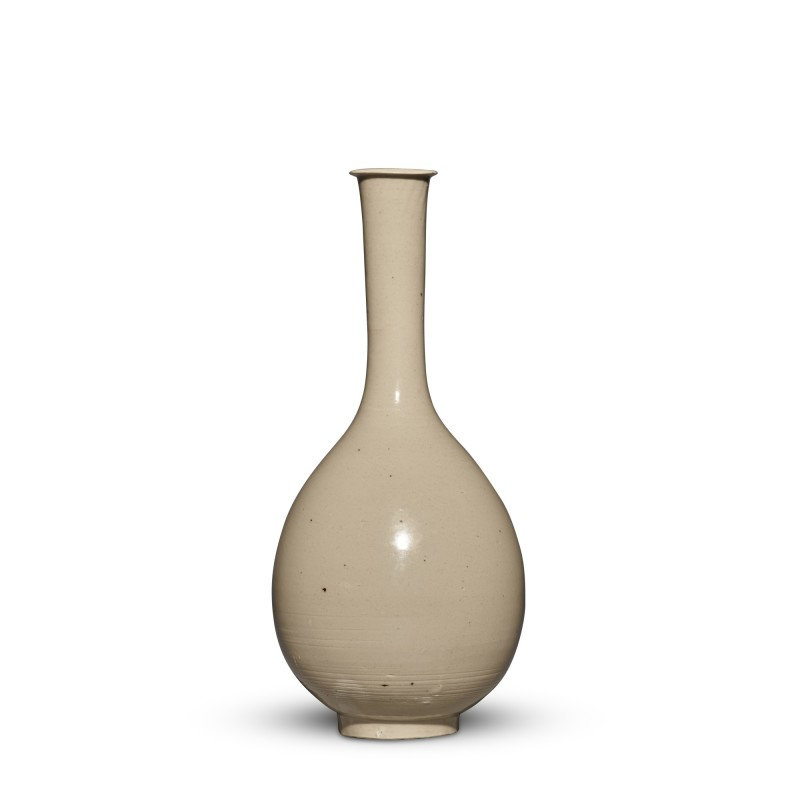 A rare 'Ding' bottle vase, Jin dynasty (1115-1234)