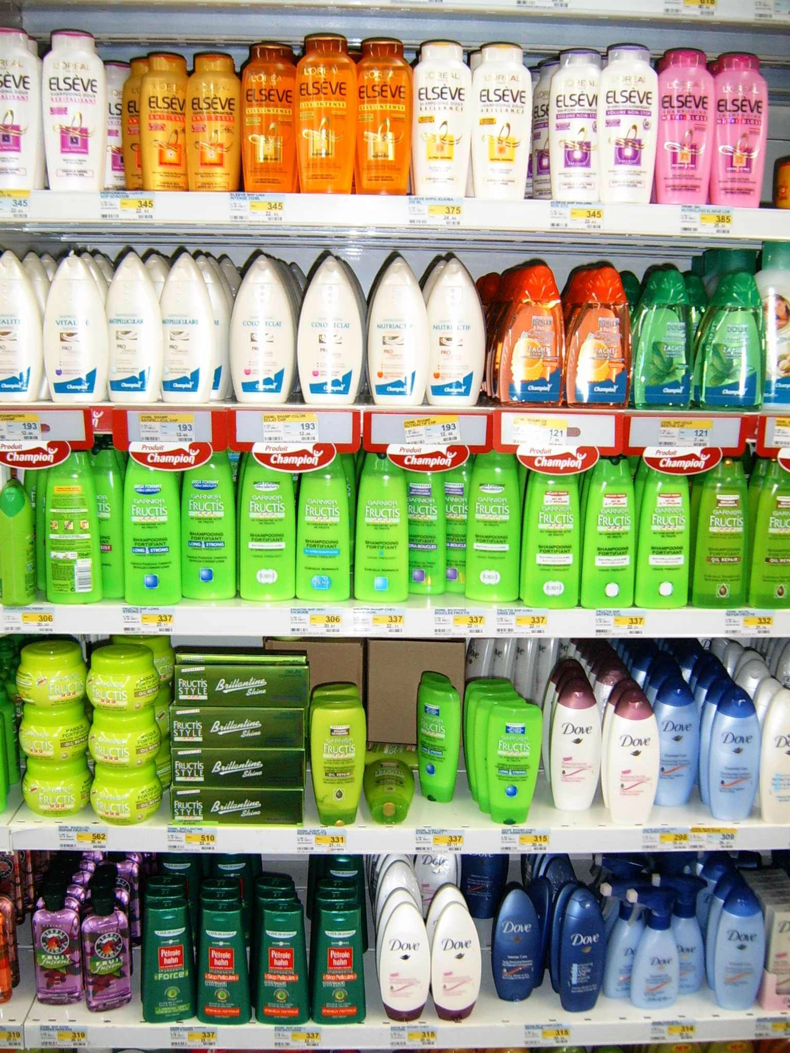Accumulation futurs Déchets plastiques PEhd PP - Rayonnages magasin - Consommation - Recyclez vos flacons de douche et shampoing
