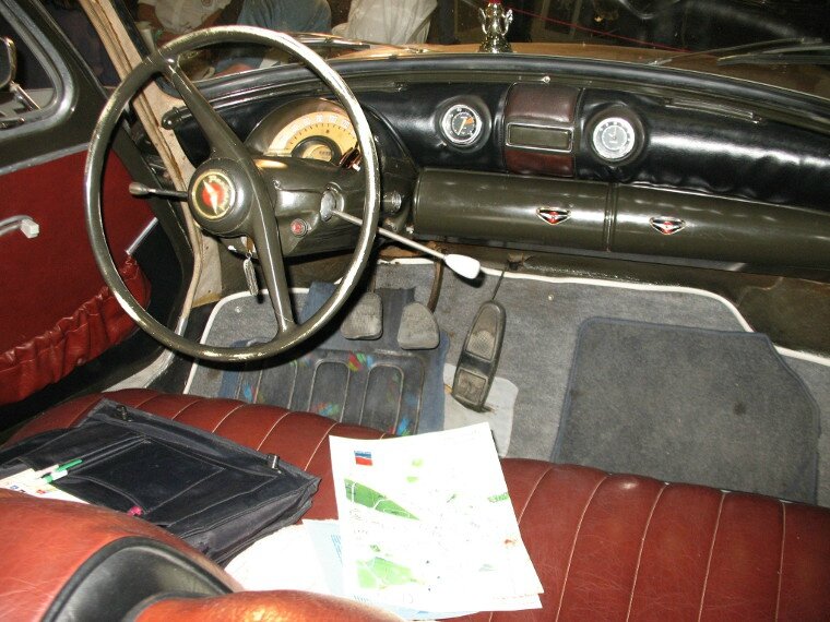 PanhardPL17L5cabint