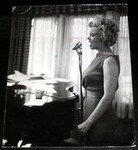 1954_04_15_Hollywood_022_Sing_010