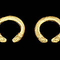 A pair of achaemenid gold ram-headed bracelets. circa 5th century b.c.