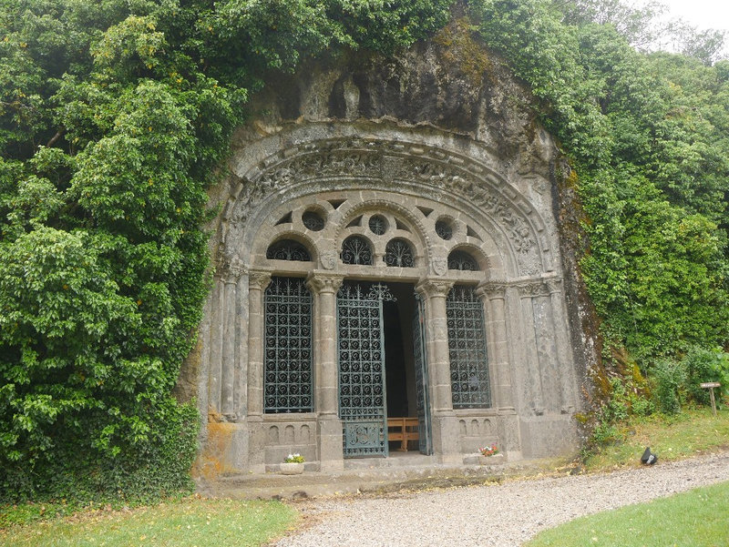11-JF chapelle monolithe - Fontanges