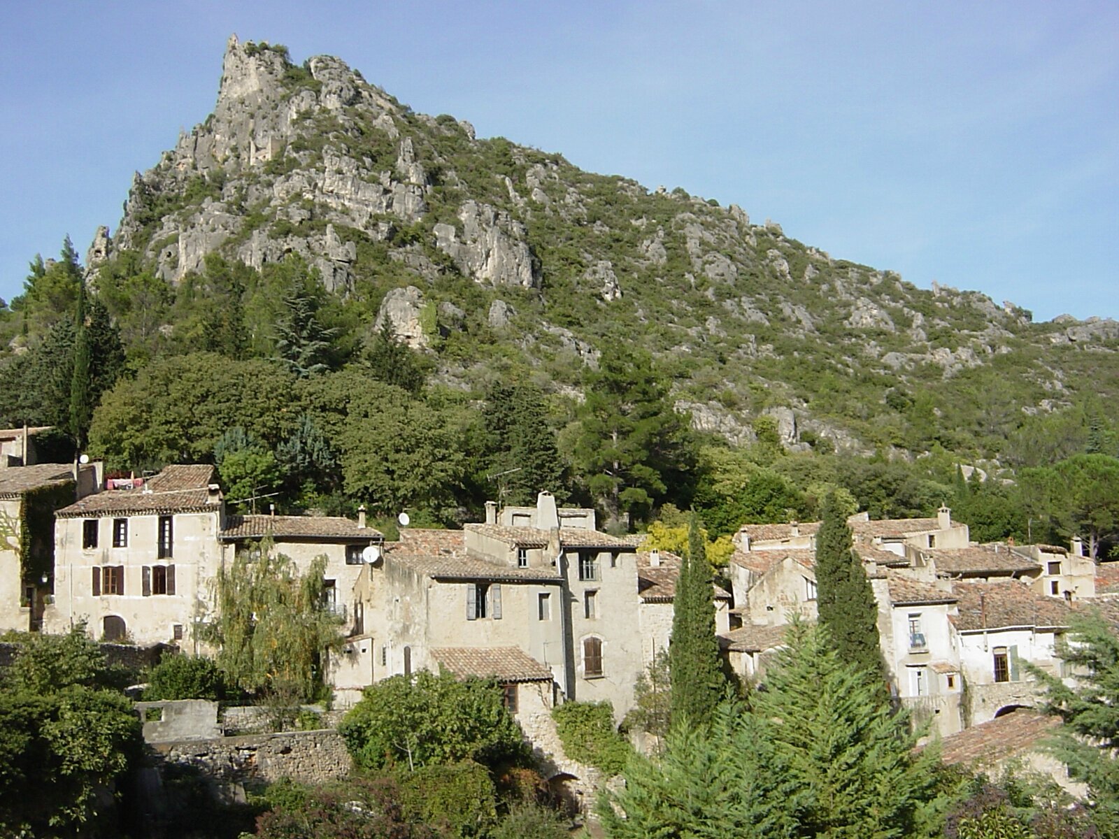 サン ギレム ル デゼール Saint Guilhem Le Desert 南仏時間 モンペリエ