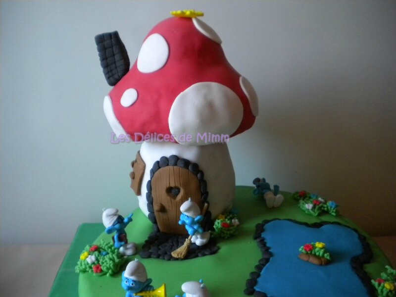 Gâteau au pays des Schtroumpfs (pâte à sucre) 2