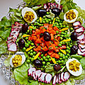 Salade de poulpe fumé, olives, petits pois, carottes à la chermoula et oeufs mimosas