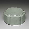 Hibiscus-shaped container with celadon glaze Guan ware, Southern Song dynasty, 12th-13th century
