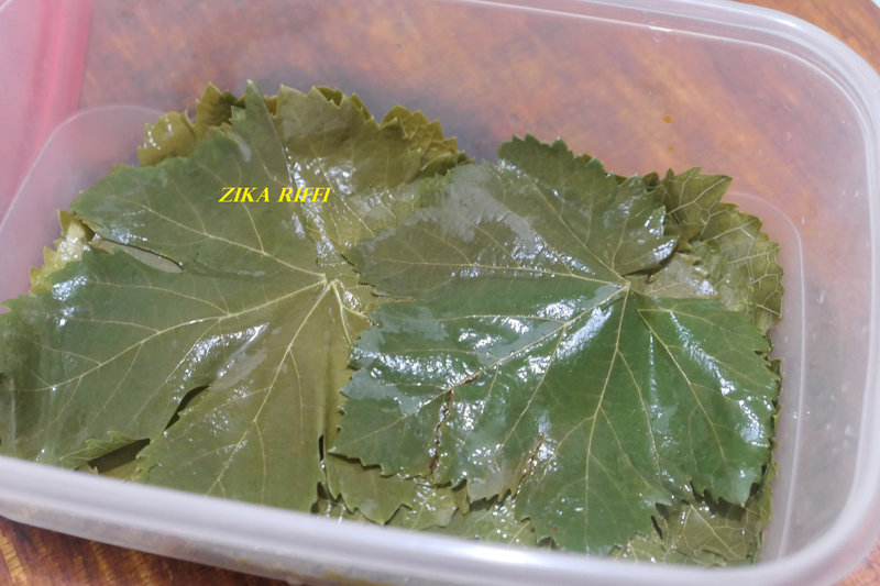 feuilles de vigne farcies ou dolmet édélia - cuisine bônoise