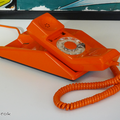Objet vintage ... téléphone orange contempra 