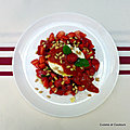 Tartare de fraises, mozzarella, coulis de poivron rouge grillé