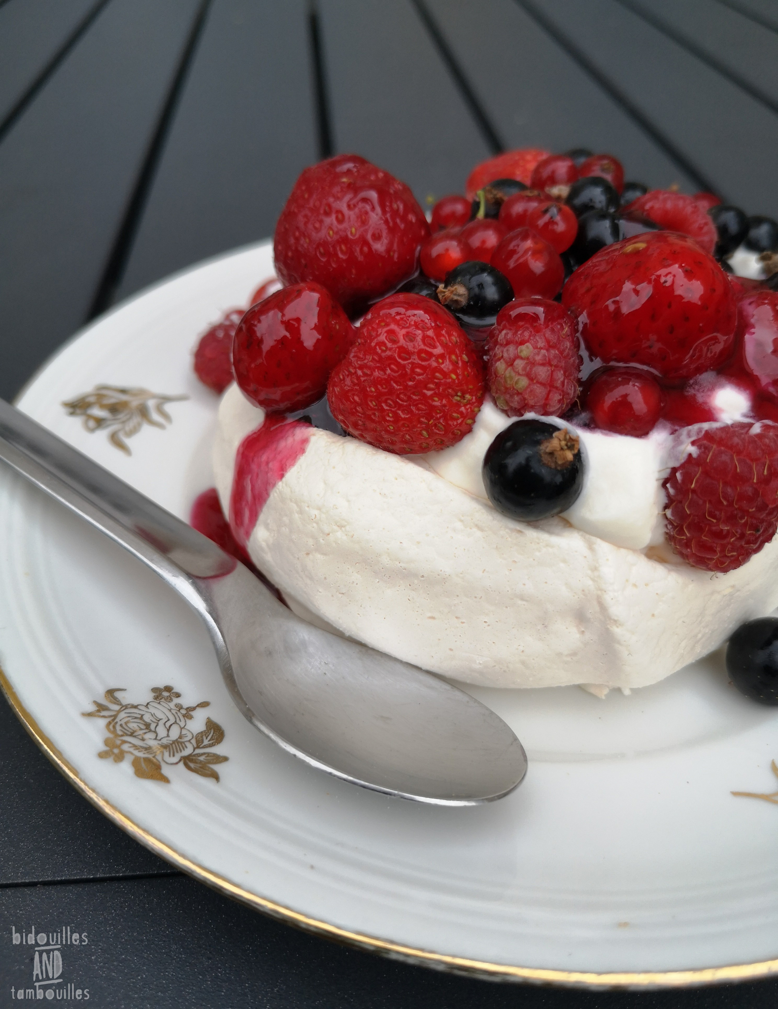 Framboisine Au Rosé Pour 10 Personnes pavlova rose & fruits rouges° - bidouilles & tambouilles