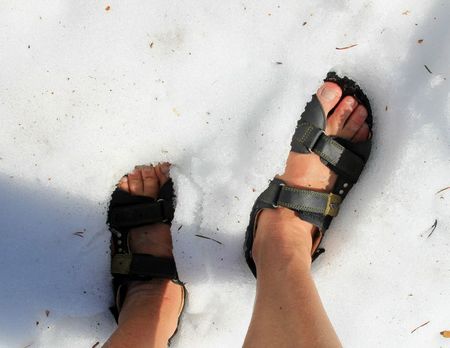 Sandaler i snø