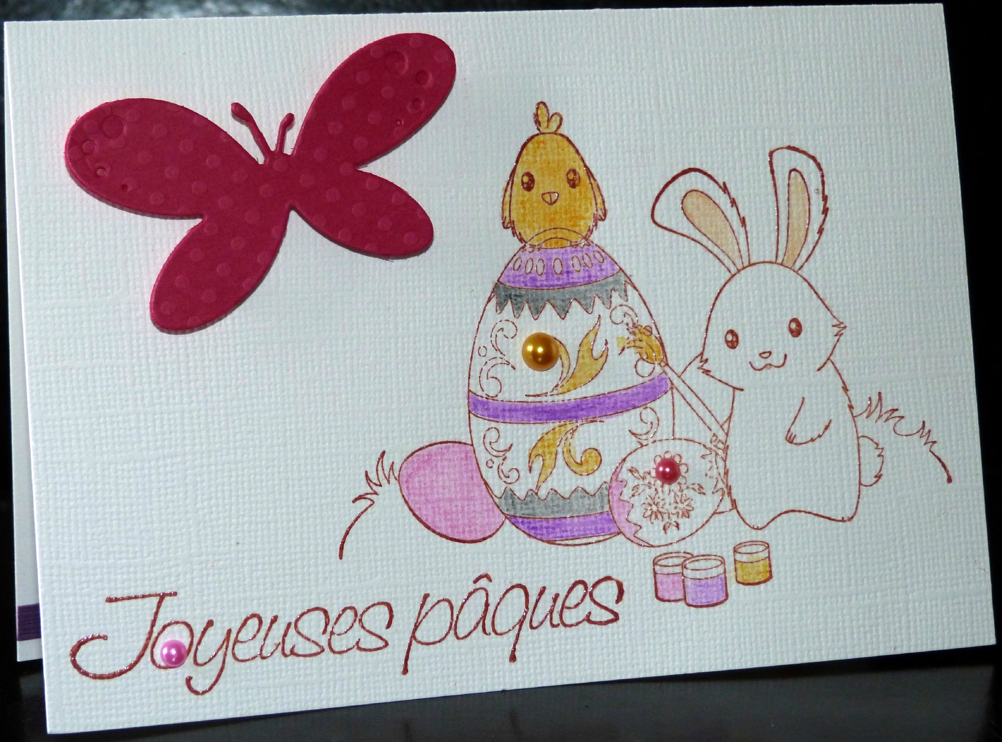 08. blanc, rose, jaune et violet - lapin peintre