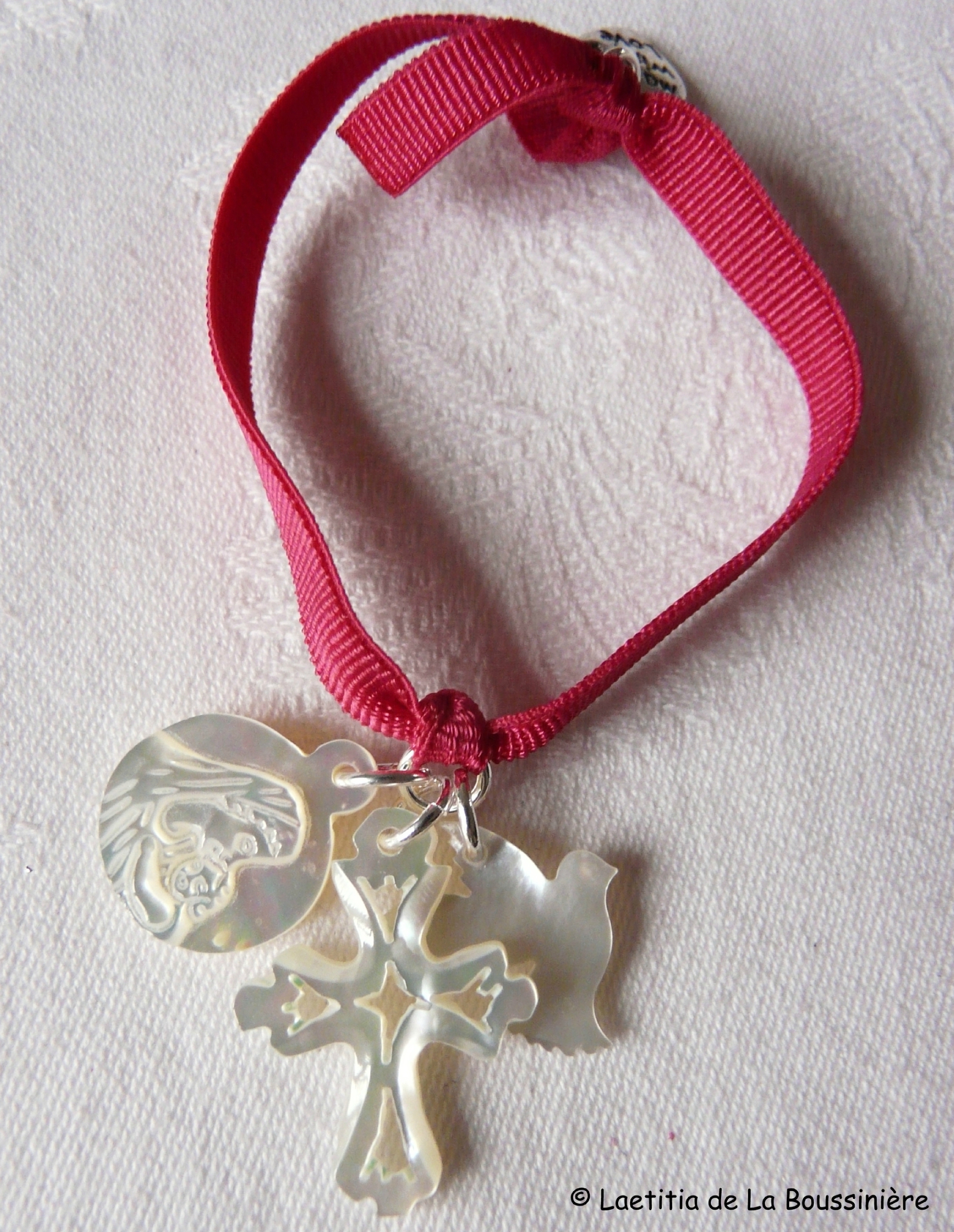 Bracelet de l'Annonciation (sur ruban élastique fushia) - 37 €