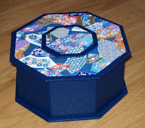 Boite_octogonale_bleue_Jos