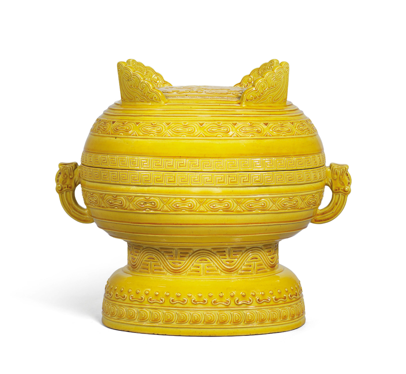 2019_HGK_16696_3081_000(a_yellow-enamelled_moulded_archaistic_ritual_food_vessel_and_cover_gui)