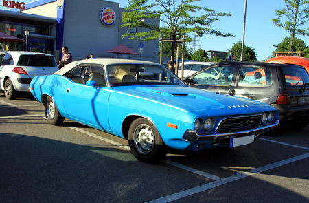 Dodge_challenger_340_2door_hardtop_coup__de_1972__Rencard_du_Burger_King_juin_2010__01