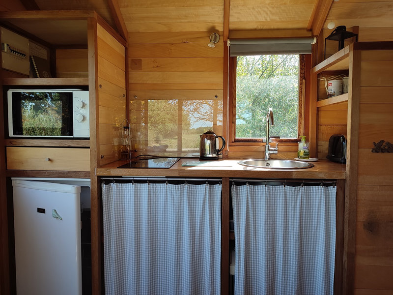 Montmorillon Maison d'hôtes chez Nathalie Capillon espace cuisine de la cabane