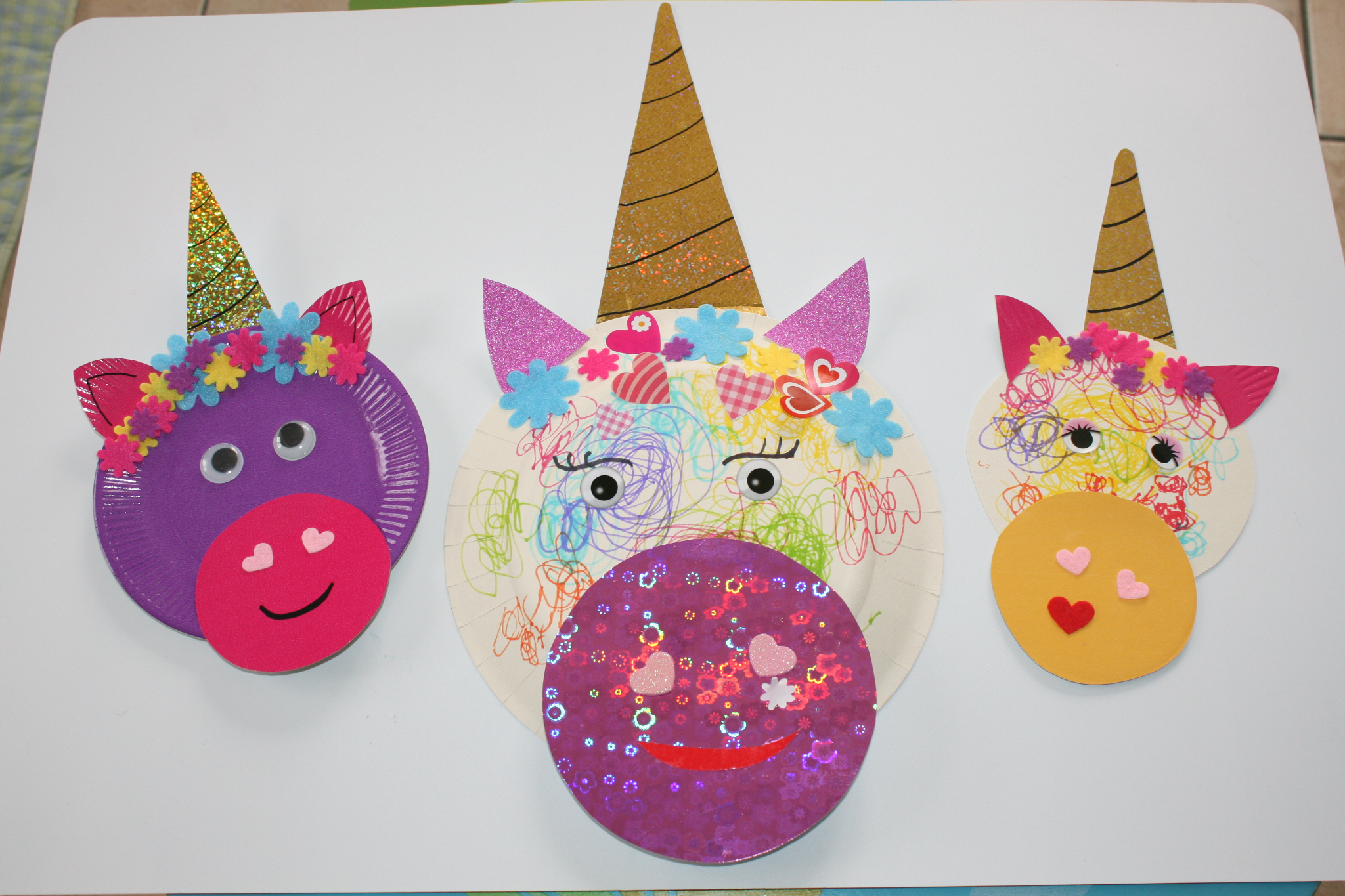 Licornes avec assiettes en cartons - Les Lutins Créatifs, bricolage pour  enfants.