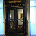 meuble neo-égyptien par berouthy, bois laqué noir, métal or, verre et miroirs (1907)