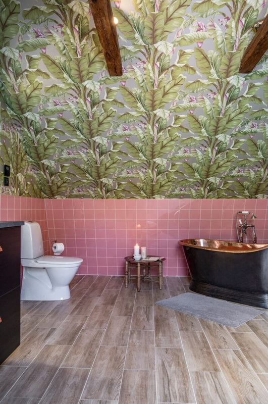 bathroom-slanted-ceiling-pink-tiles-palm-wallpaper-nordroom