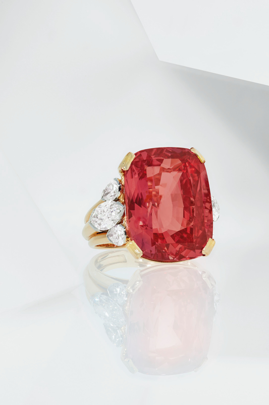 2020_NYR_18991_0348_003(the_du_pont_padparadscha_colored_sapphire_and_diamond_ring_perry_d6296108093312)
