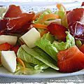 Salade d'été aux pommes, fraises et jambon - ensalada de verano con manzanas, fresas y jamón