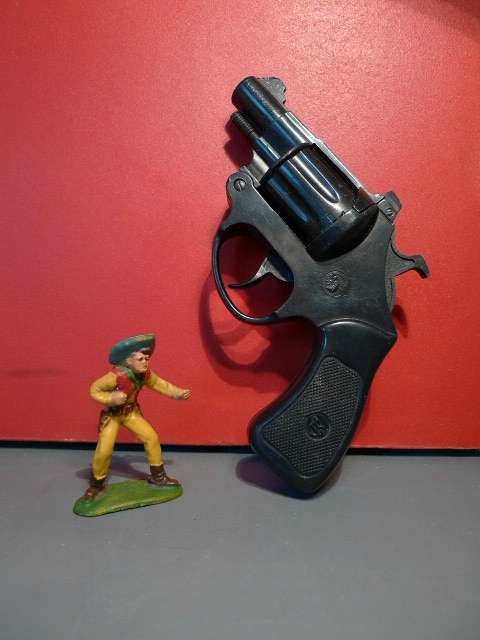 Ancien rare jouet Pistolet à amorces en tôle Années 50 marque BILL