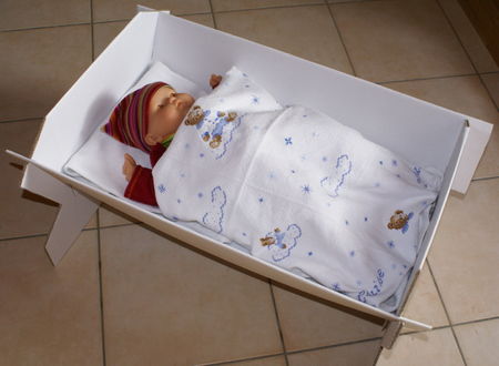 DIY Lit de poupée en carton - MiniKipos Le Blog