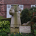 42-statue