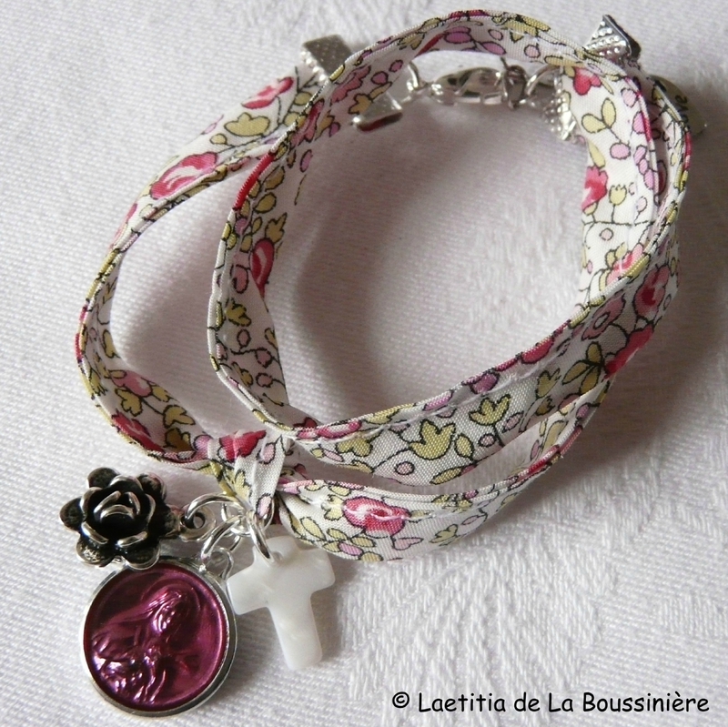 Bracelet Petite Thérèse rose (sur ruban Eloïse rose)