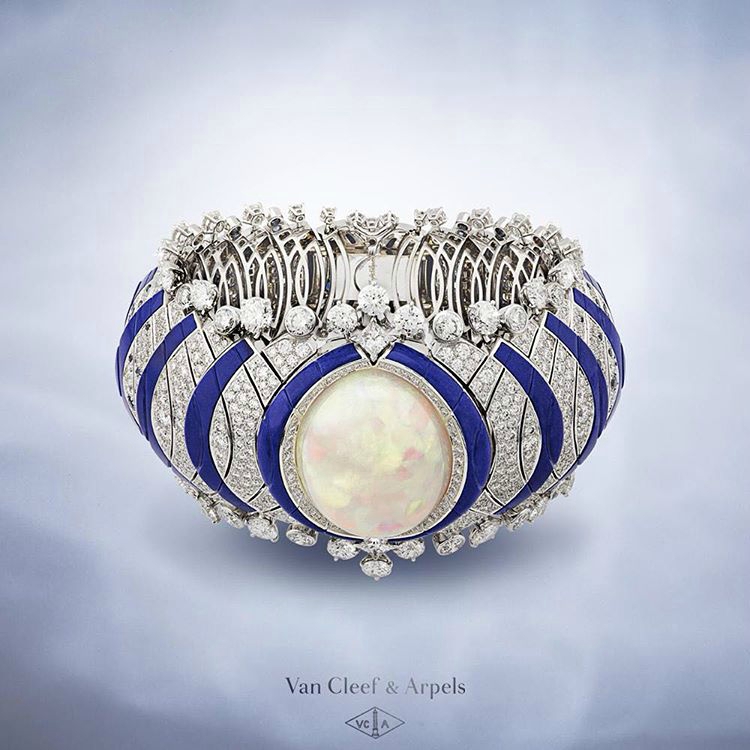 Chaumet high jewellery Liens Ceylon sapphire - Alain.R.Truong