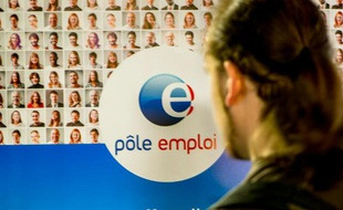 310x190_un-stand-pole-emploi-dans-un-salon-sur-l-emploi-le-28-mai-2015-a-lille