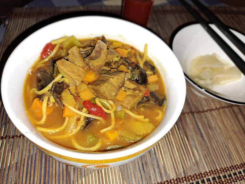 Soupe de cuisses de canard et vermicelles à la chinoise
