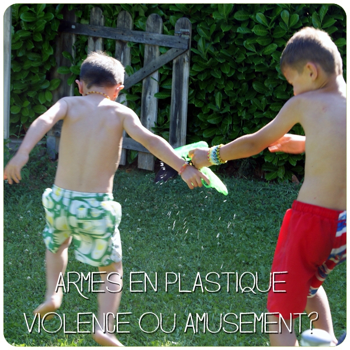 Jouer avec une arme en plastique ne rend pas un enfant plus violent