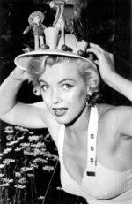1951-06-LA-Fox_Studio-LMIL-set-MM_in_white_dress-030-1