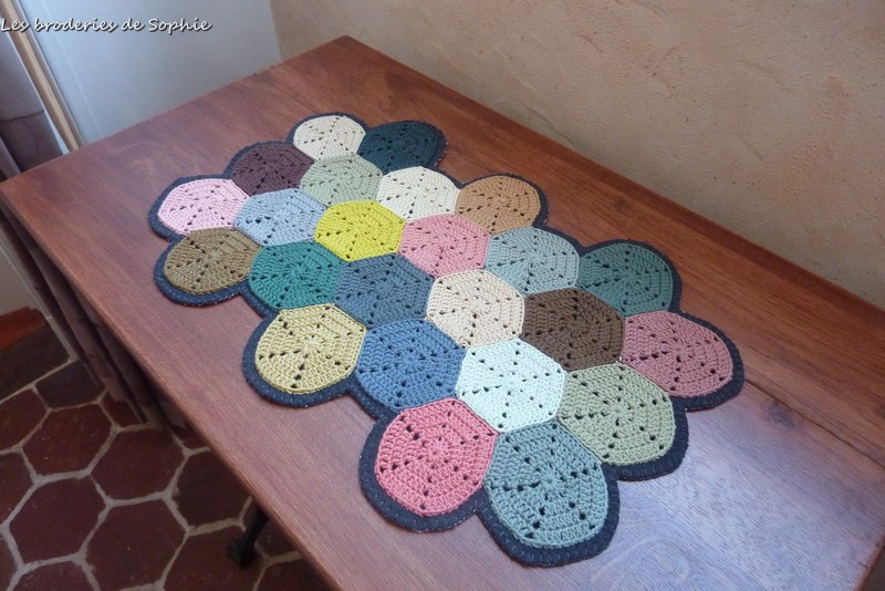 hexagon crochet rug (1)
