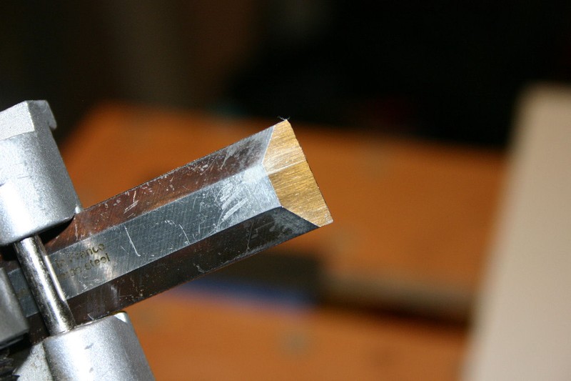 Affûtage d'un ciseau à bois au papier de verre 
