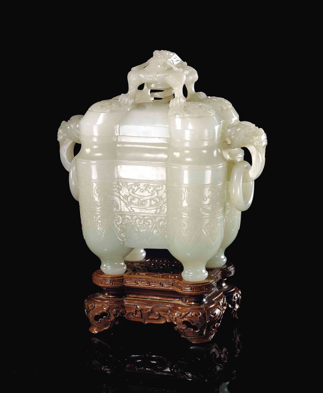 2016_PAR_12689_0167_000(vase_couvert_archaisant_en_jade_celadon_tres_pale_tulu_chine_dynastie)
