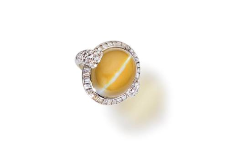 A_chrysoberyl_cat_s_eye_and_diamond_ring