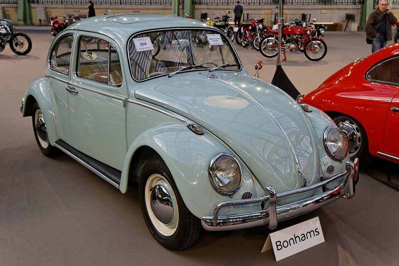 Paris_-_Bonhams_2014_-_Volkswagen_Beetle_1200_Saloon_-_1965_-_001
